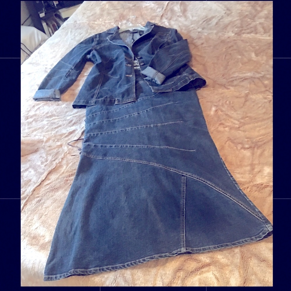 Amazing Vintage Jean suit long skirt 💓